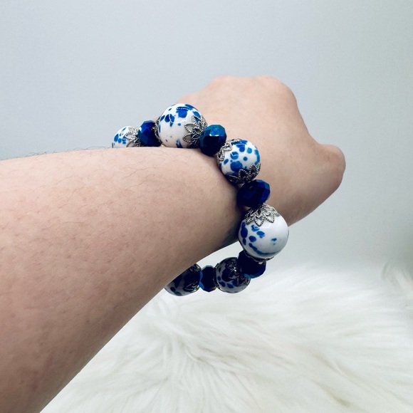 Large Beads Blue & White Statement Beaded Bracelet - Picture 4 of 7